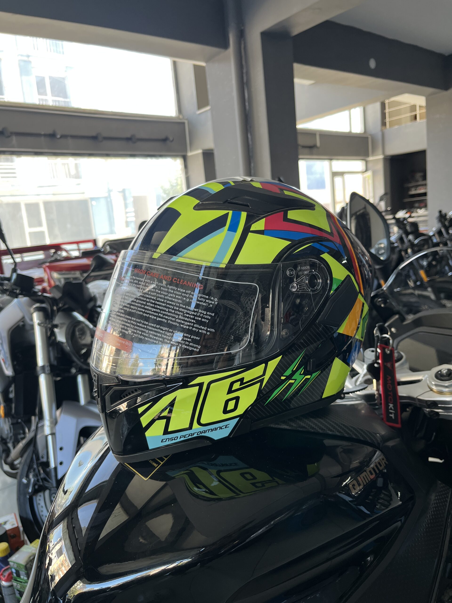 IMG_2397 Renkli Motosiklet Kaskı /Still Sharp - Görsel 1